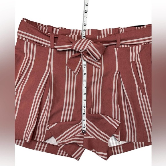 NWT Torrid 4.5in  Stretch Crepe Mid to High-Rise Tie-Front Short Women’s Size 14 - Picture 10 of 13